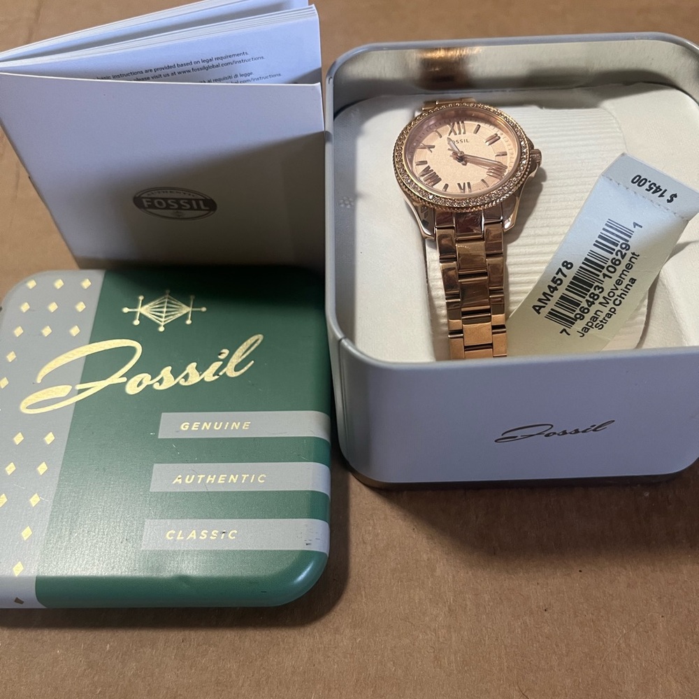 Fossil watch new with tags in original tin packaging! - Picture 8 of 11